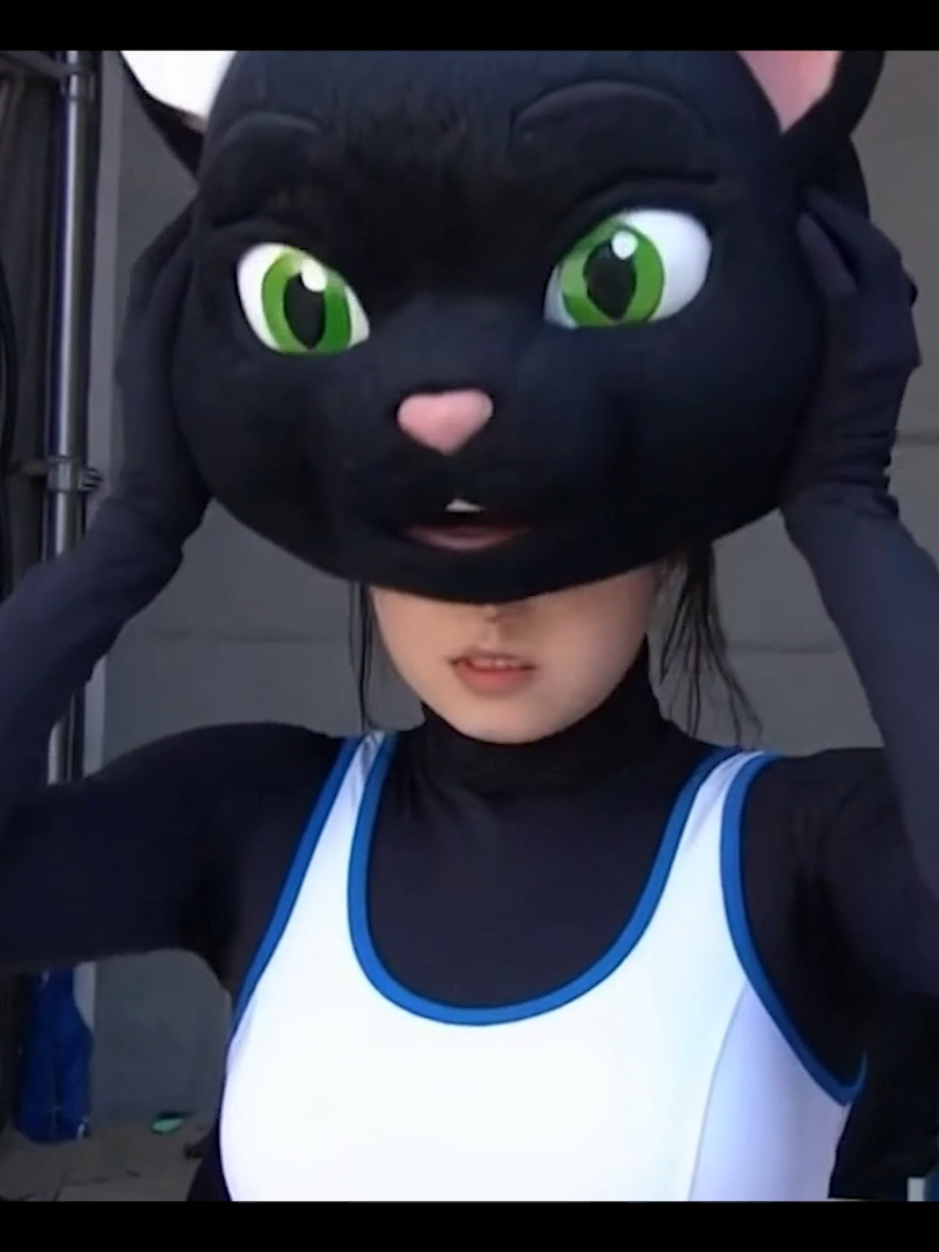 @mascot girl and kigurumi