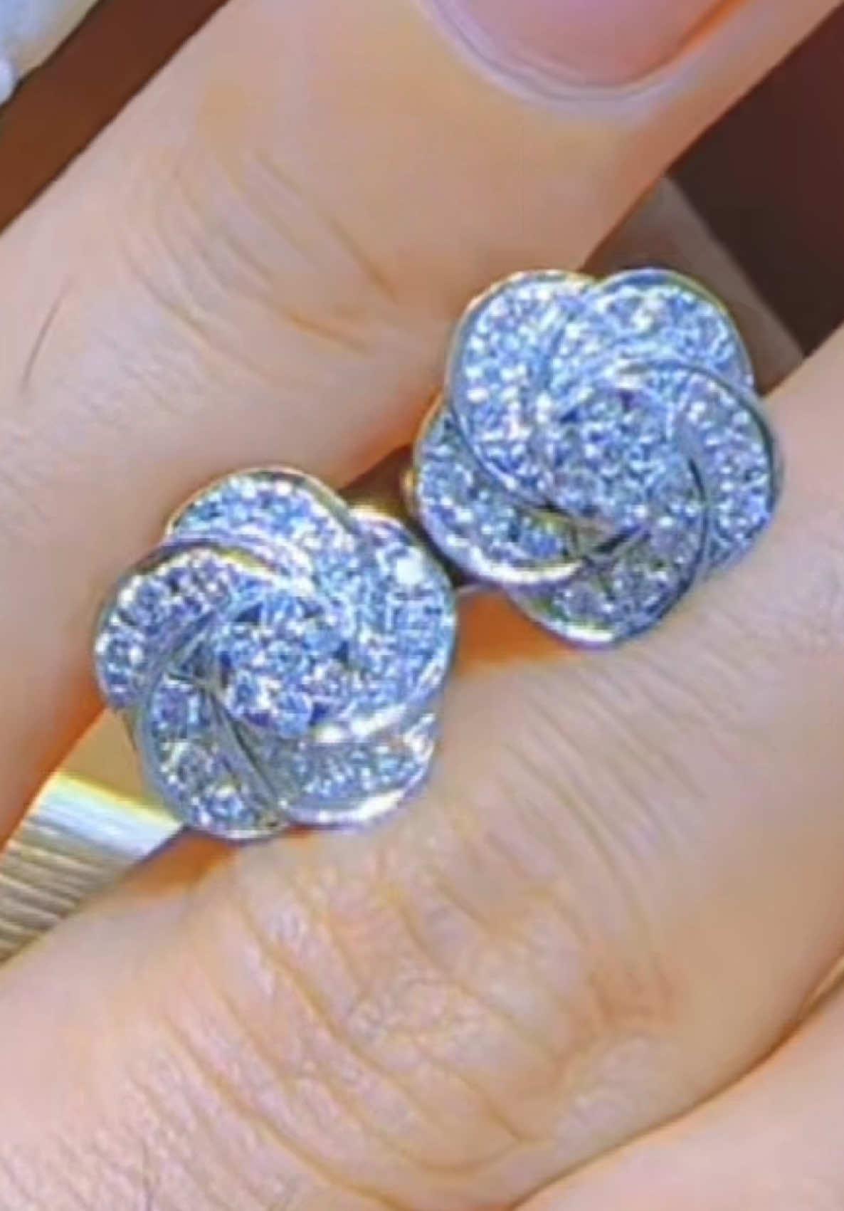 @Lilly Diamond Ygn shop 2