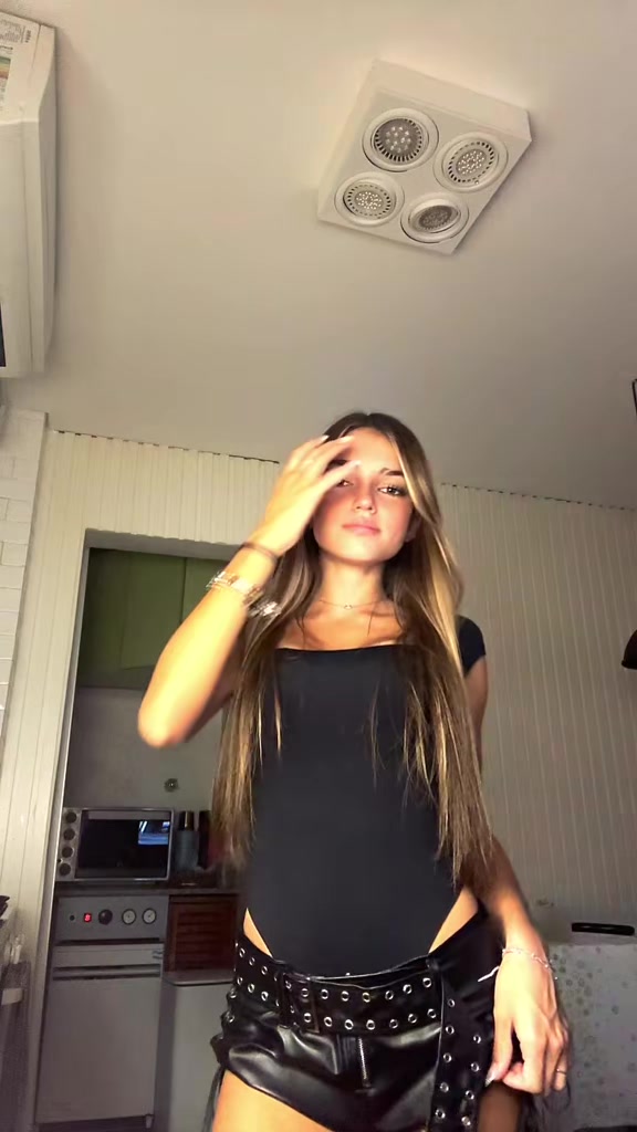 @𝑙𝑜𝑢𝑟𝑑𝑒𝑠 🤍