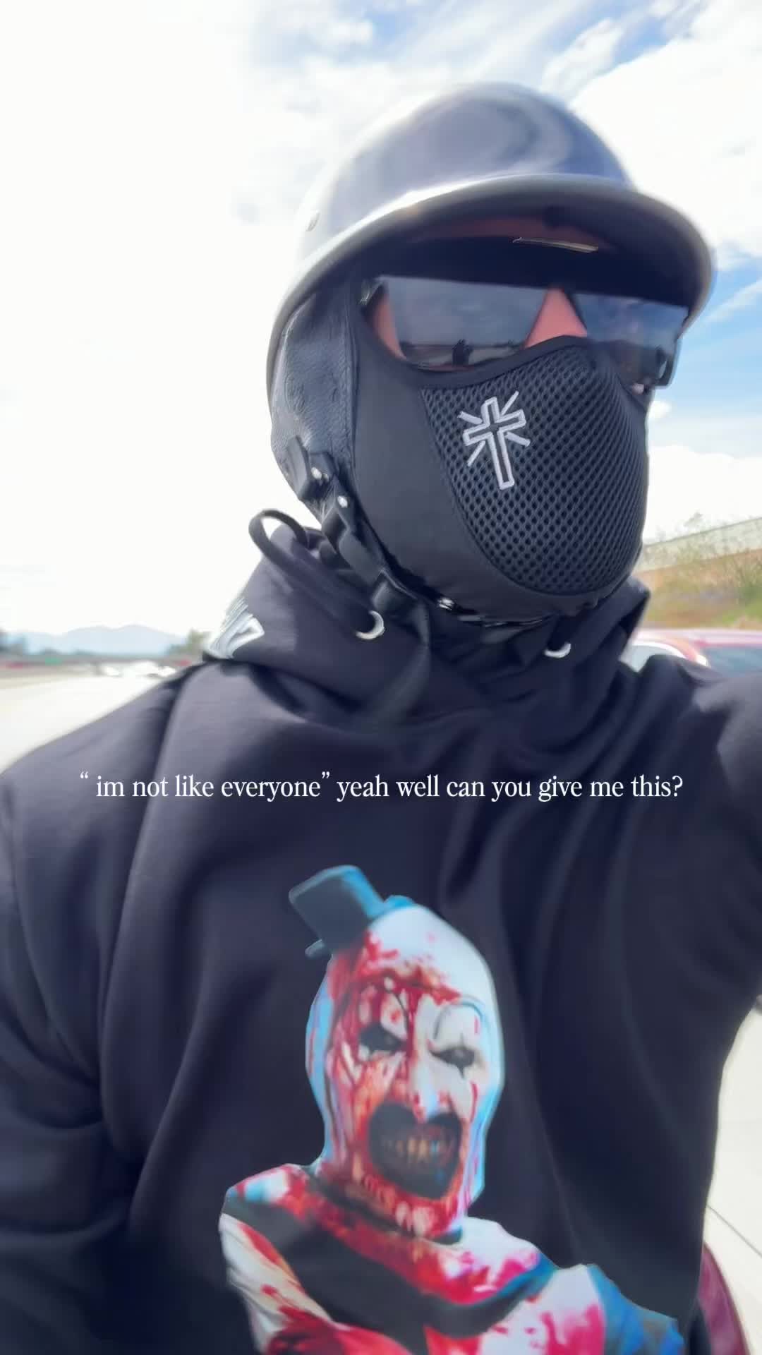 @•