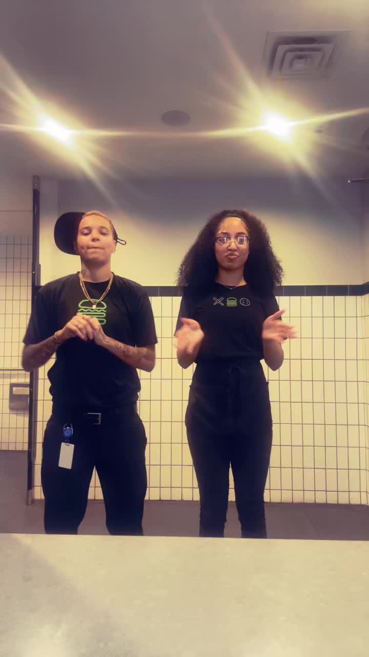 @shelovelayy