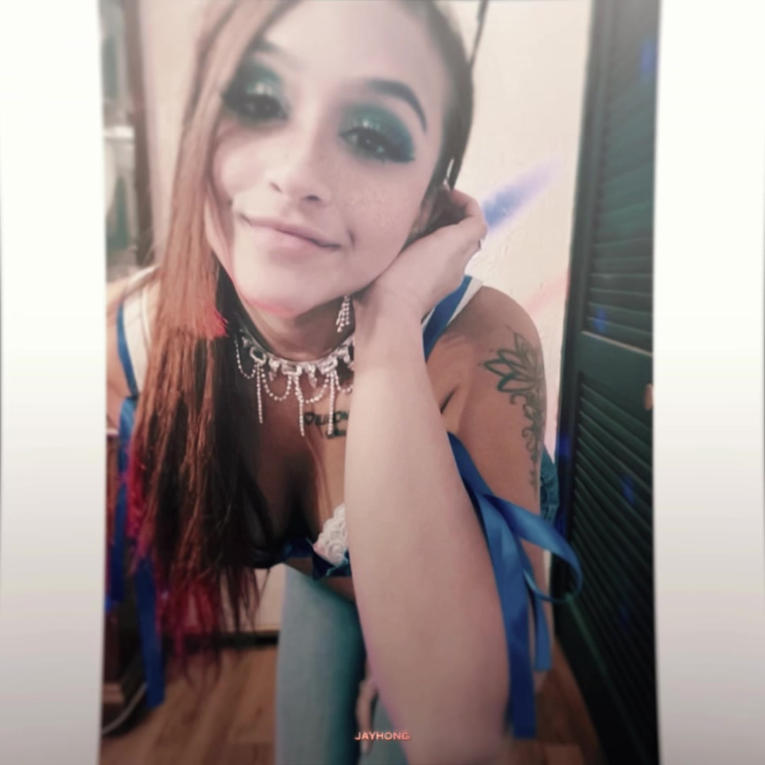 @Chrissy Esparenza 🦋🍭💕✨