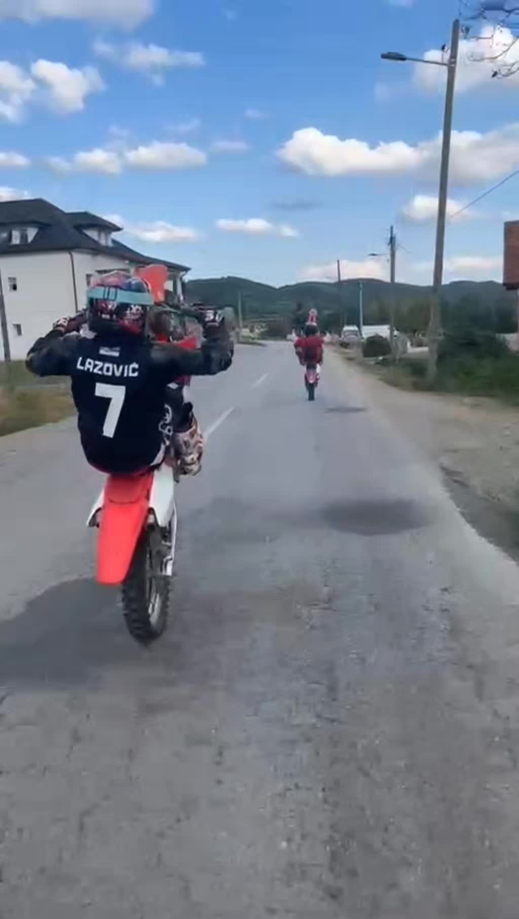 @⚜️