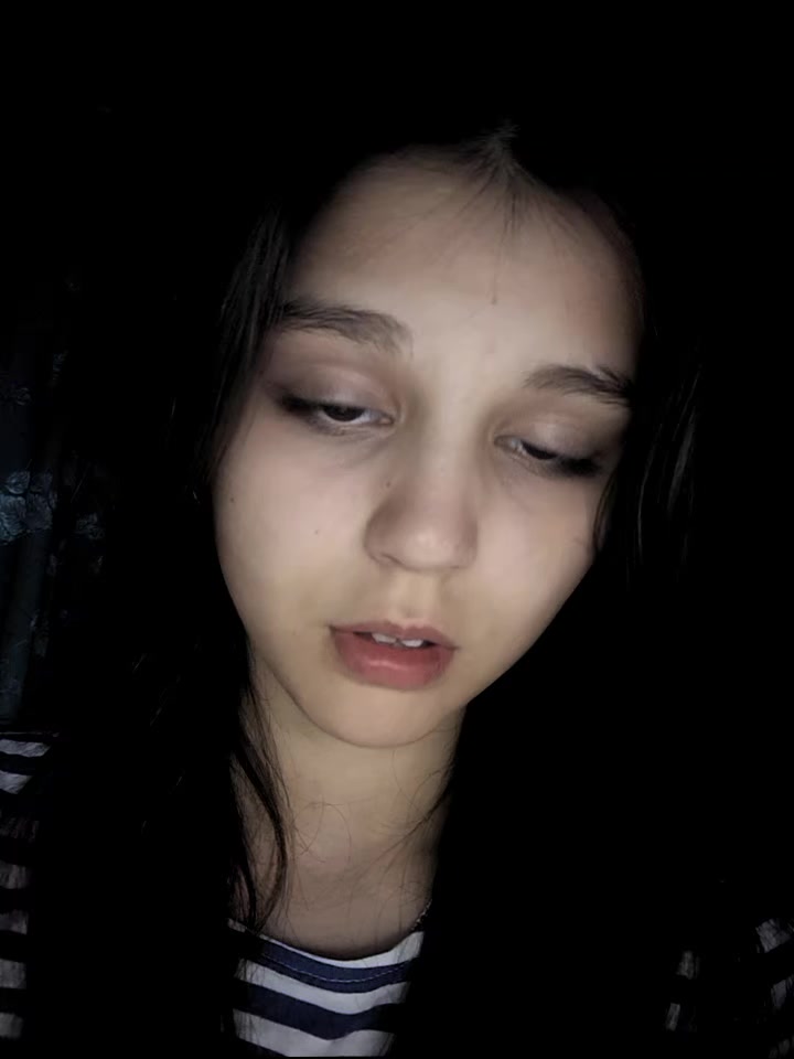 @)