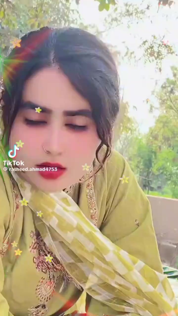 @Yasmeen hujra 👑🥰