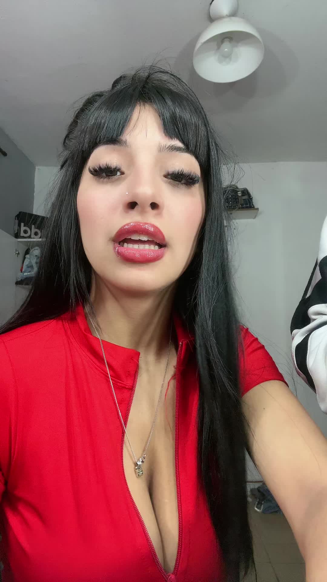 @Anaahii1