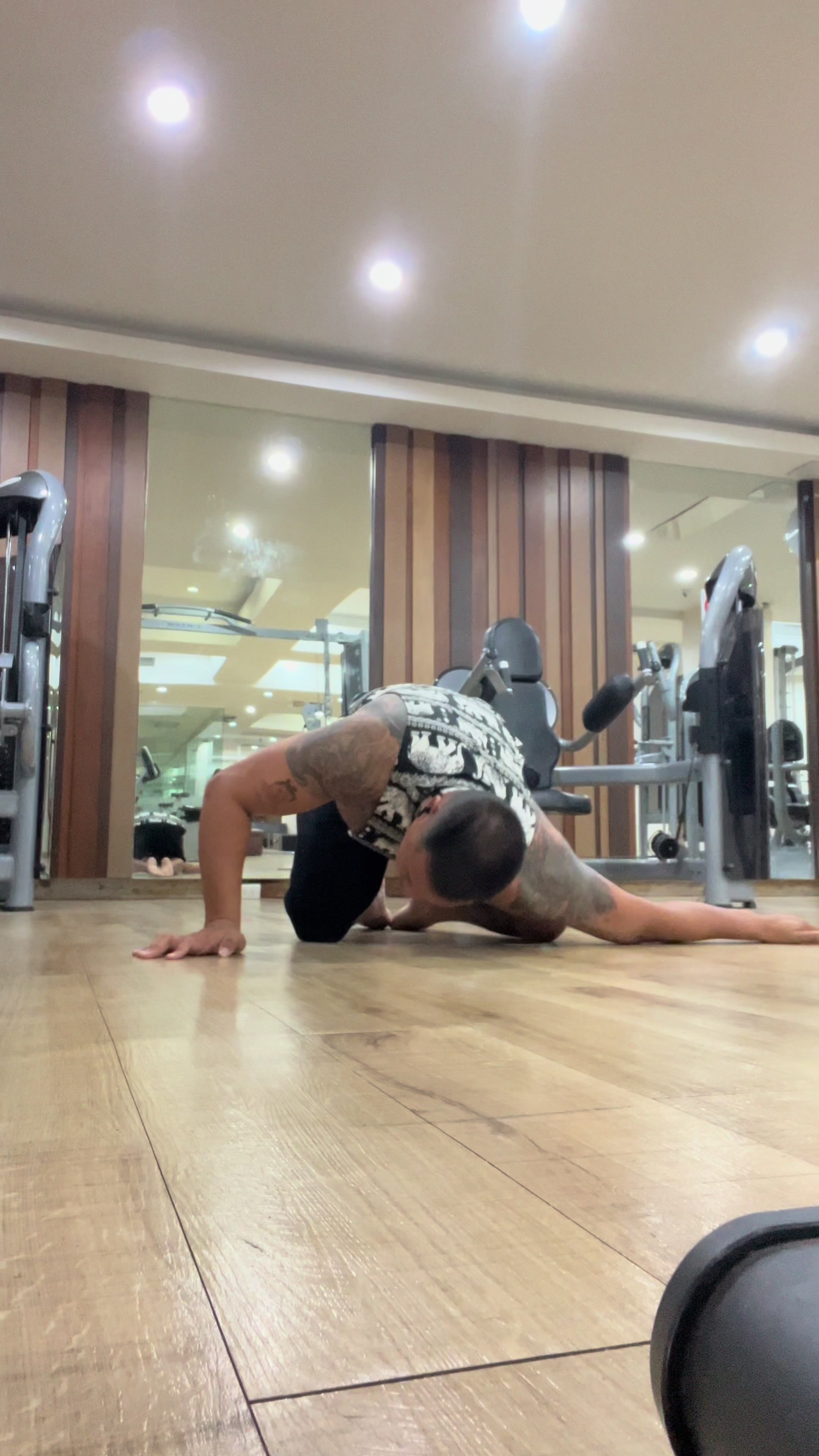 @จ่าท้อปชอบโหนบาร์🤸