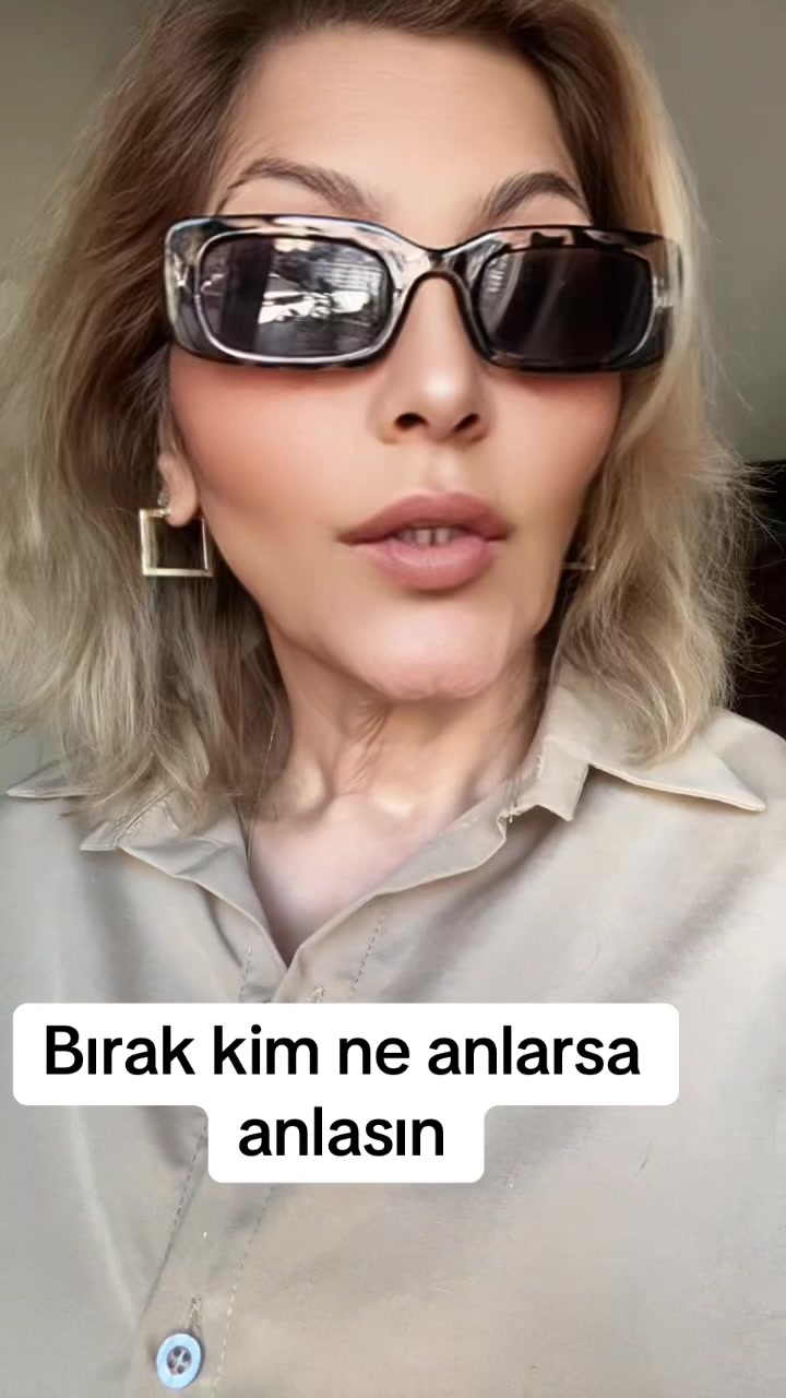 @Sahi kimdim ben 💛💙