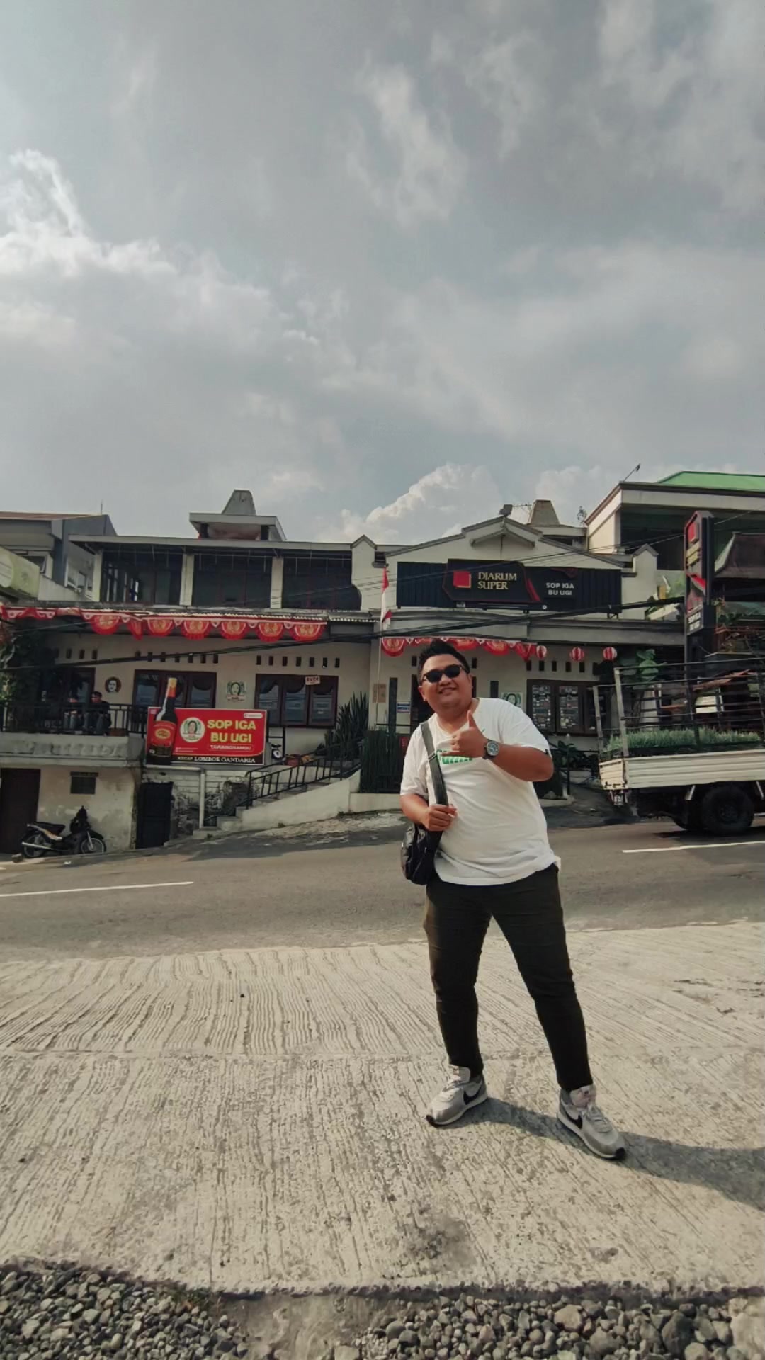 @Sebut saja R