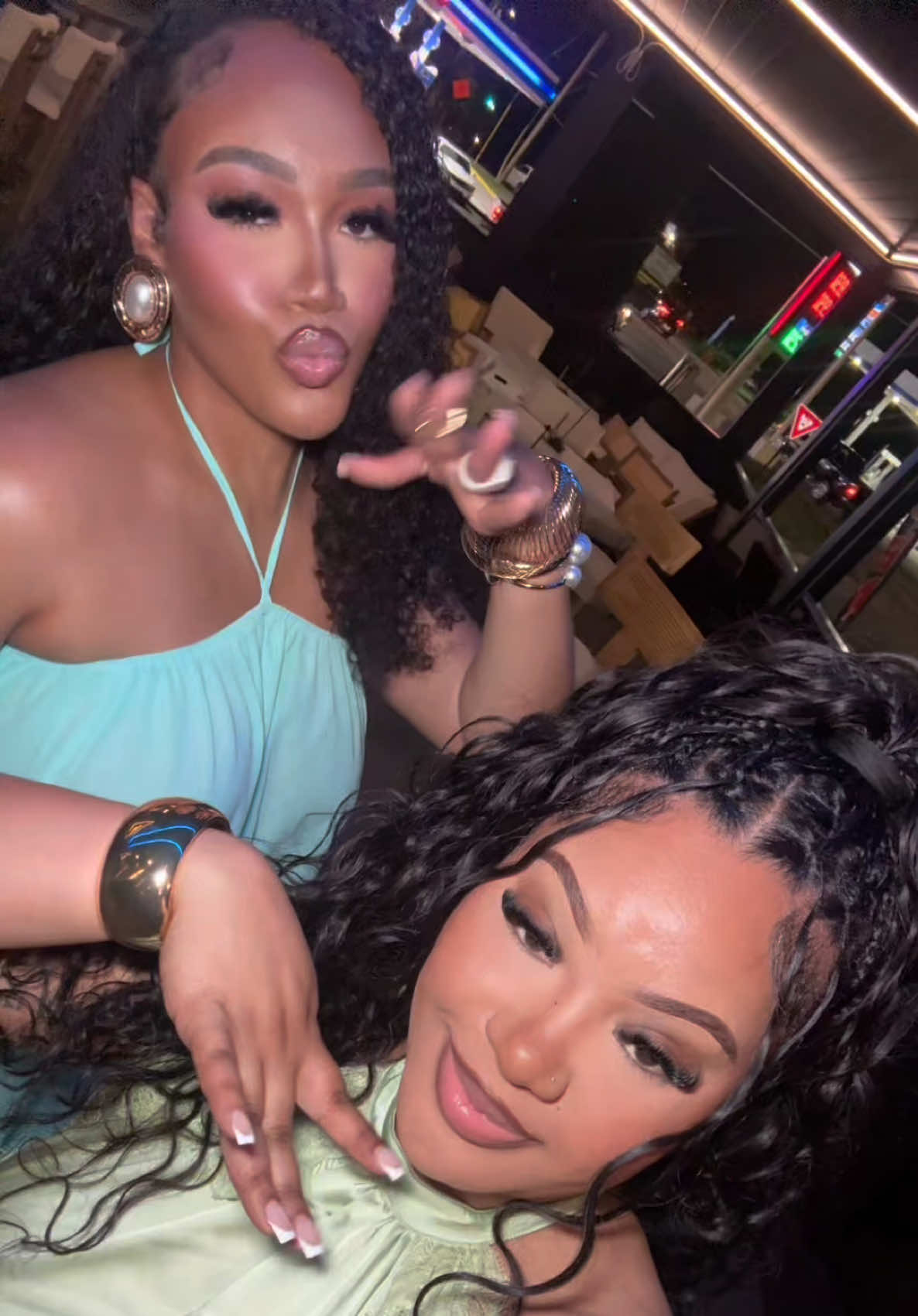 @Ms CHLOÉ 🇱🇨