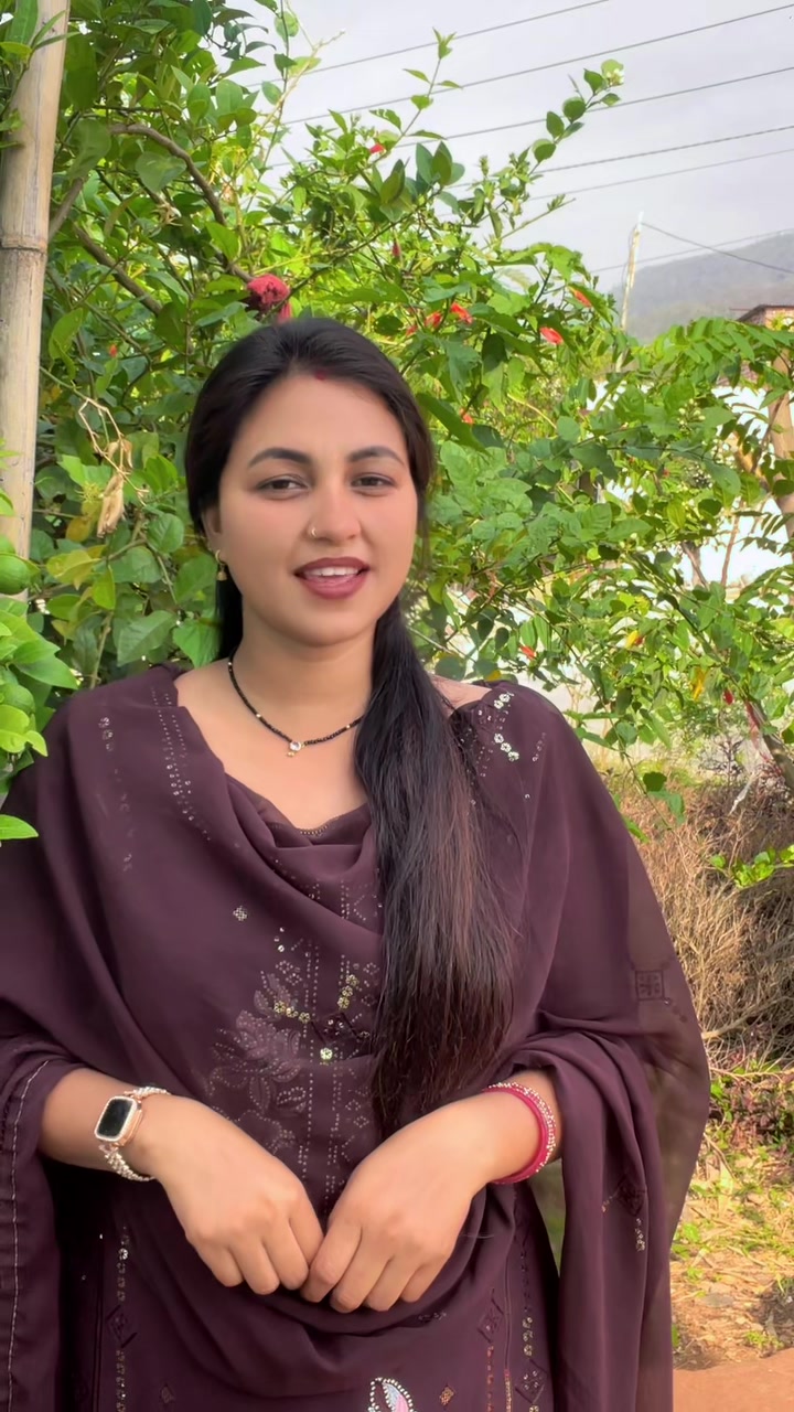 @शिवानी 😊smile Queen 😊 👑
