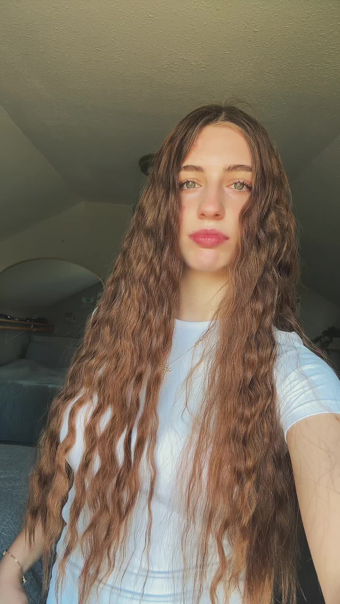 @аня