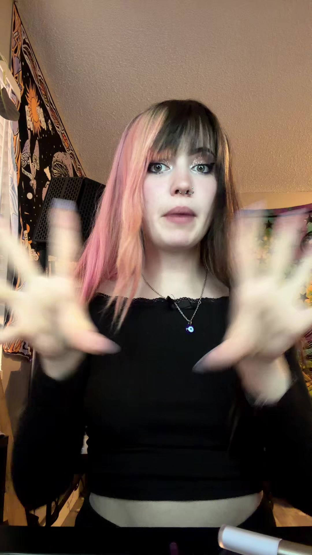 @Lil Bug🖤🍄