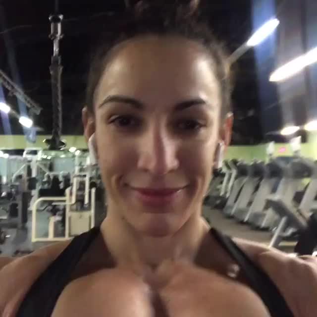 @muscle.girl.queens