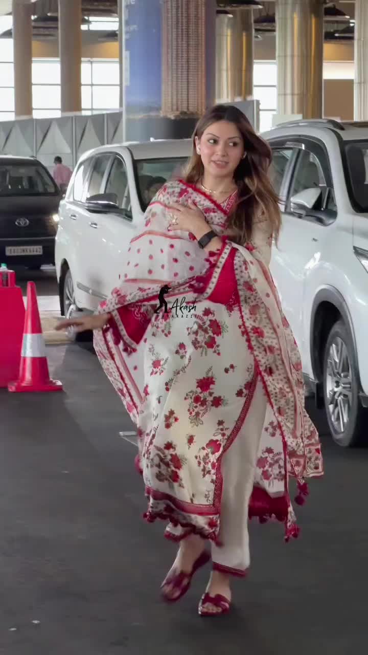 @Lovely Hansika