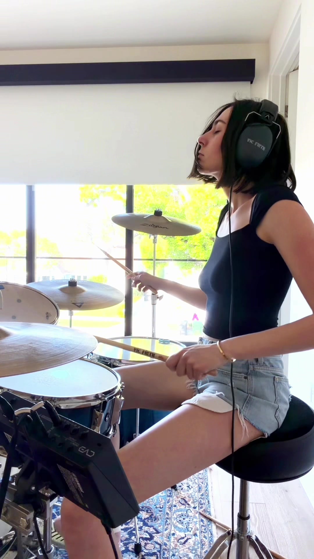 @Laura June🥁