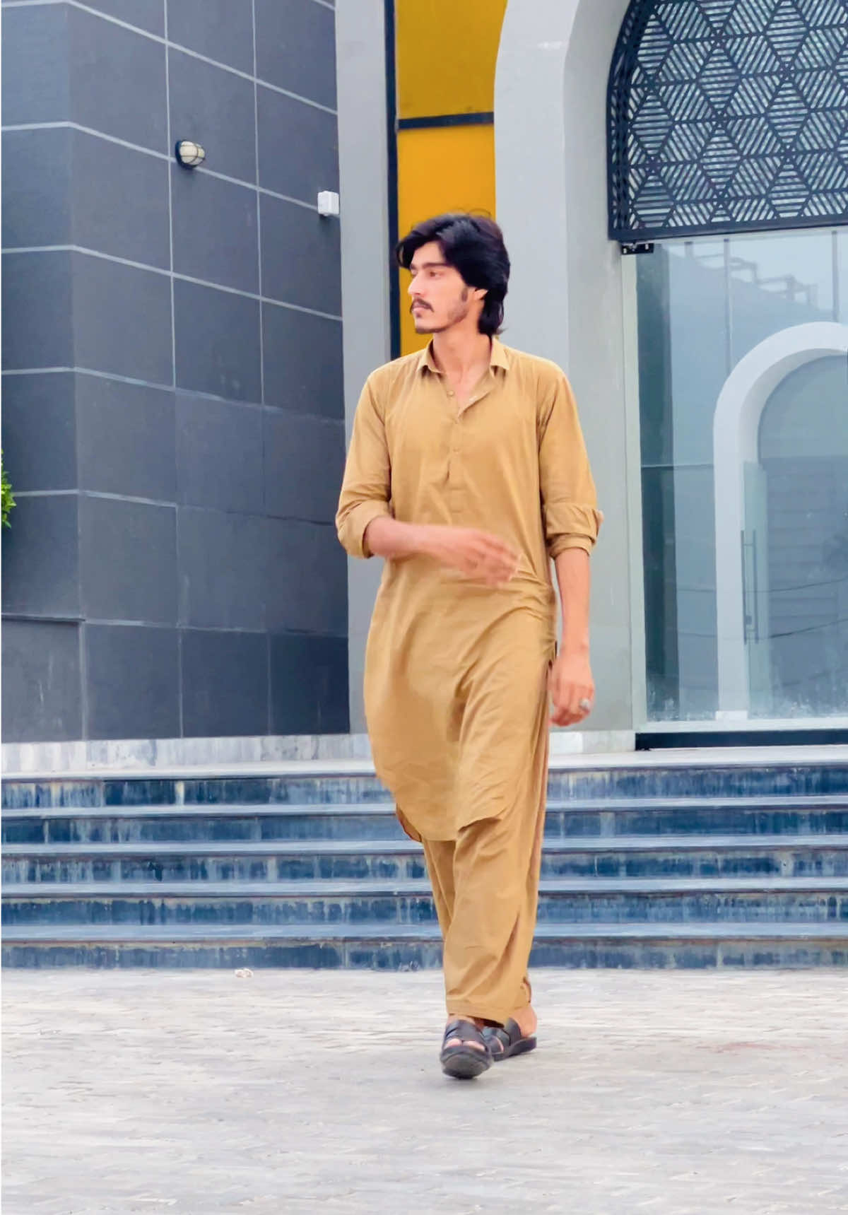 @ملک زبیر گھلو 👑