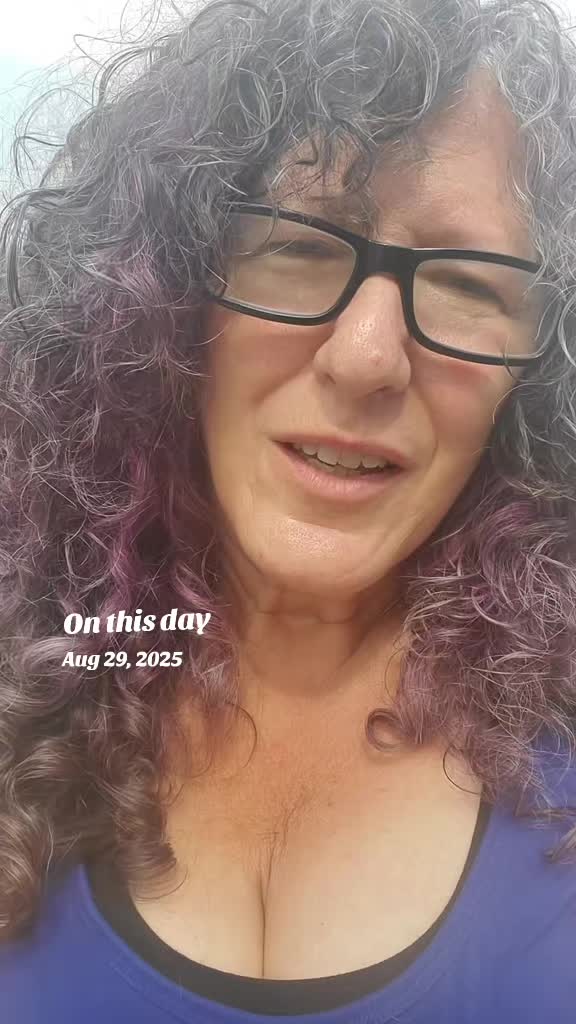 @🎵🎶Laura's Lambent Lair 🎶🎵