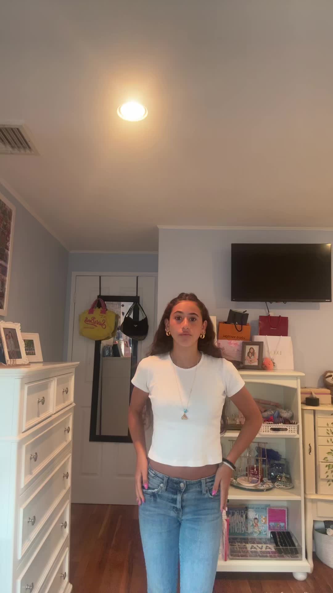 @avarosen_