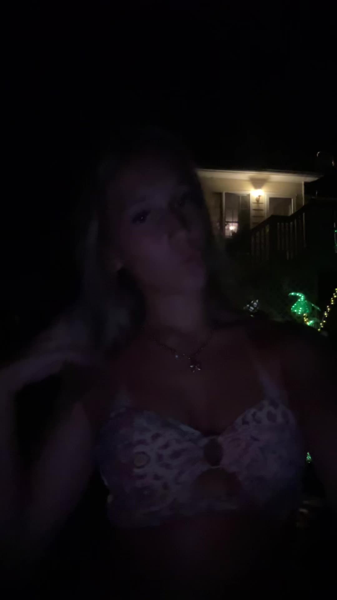 @lily