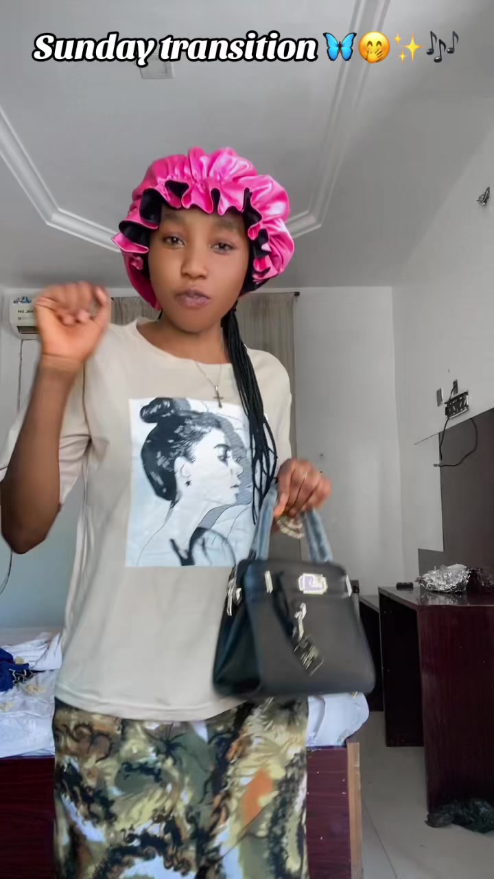 @Honey 🍯 🦋💄🫶🏻💅💍🐝💐🌈