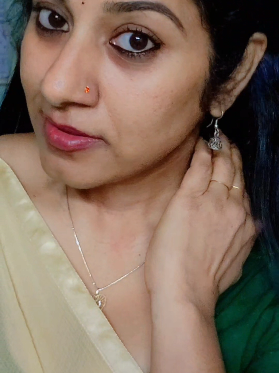 @Divyanair