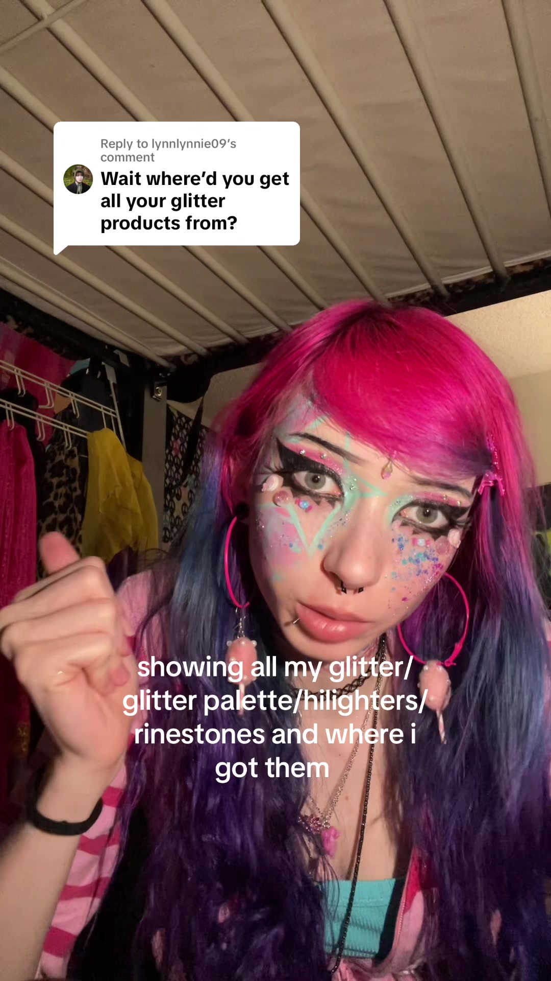 @Weird chick wit pink hair
