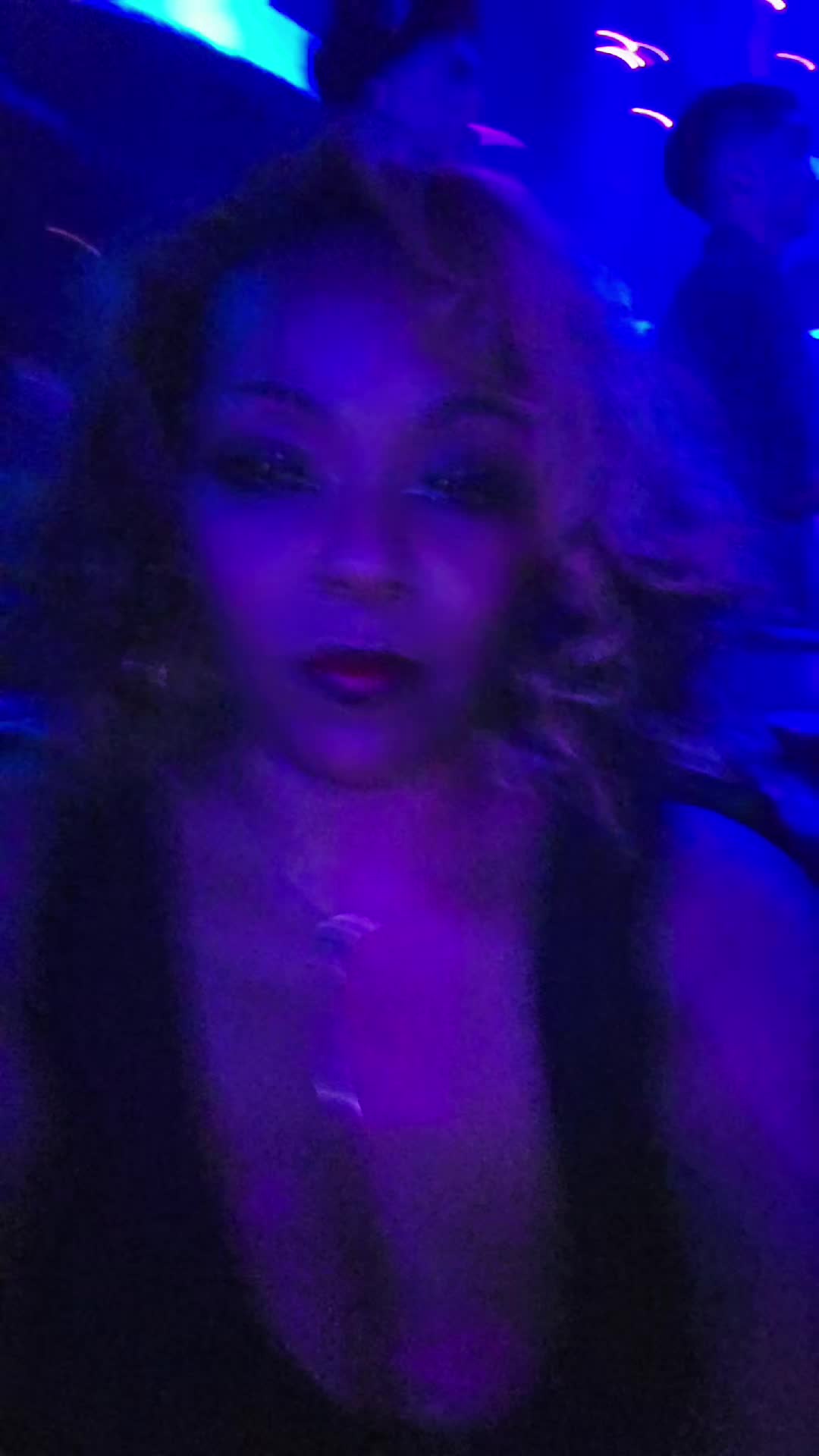 @MzFineWine