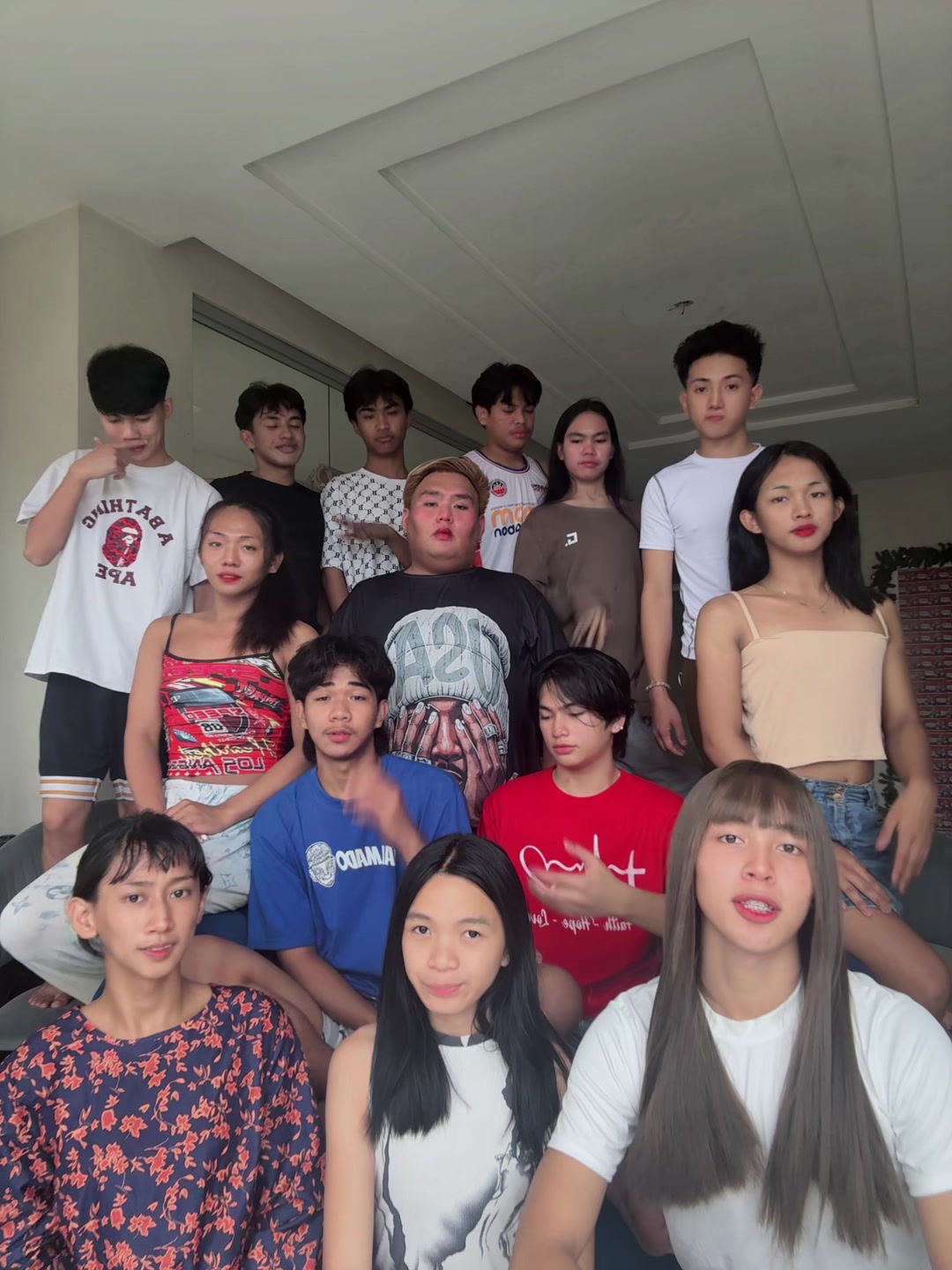 @MOMSHIE ACTOR