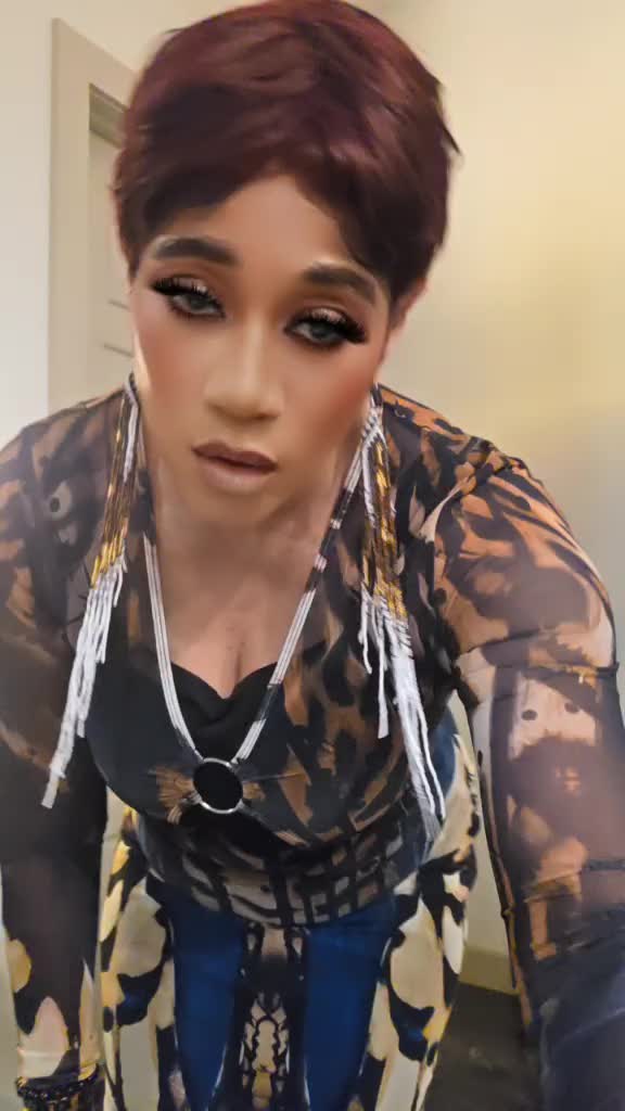 @Demi