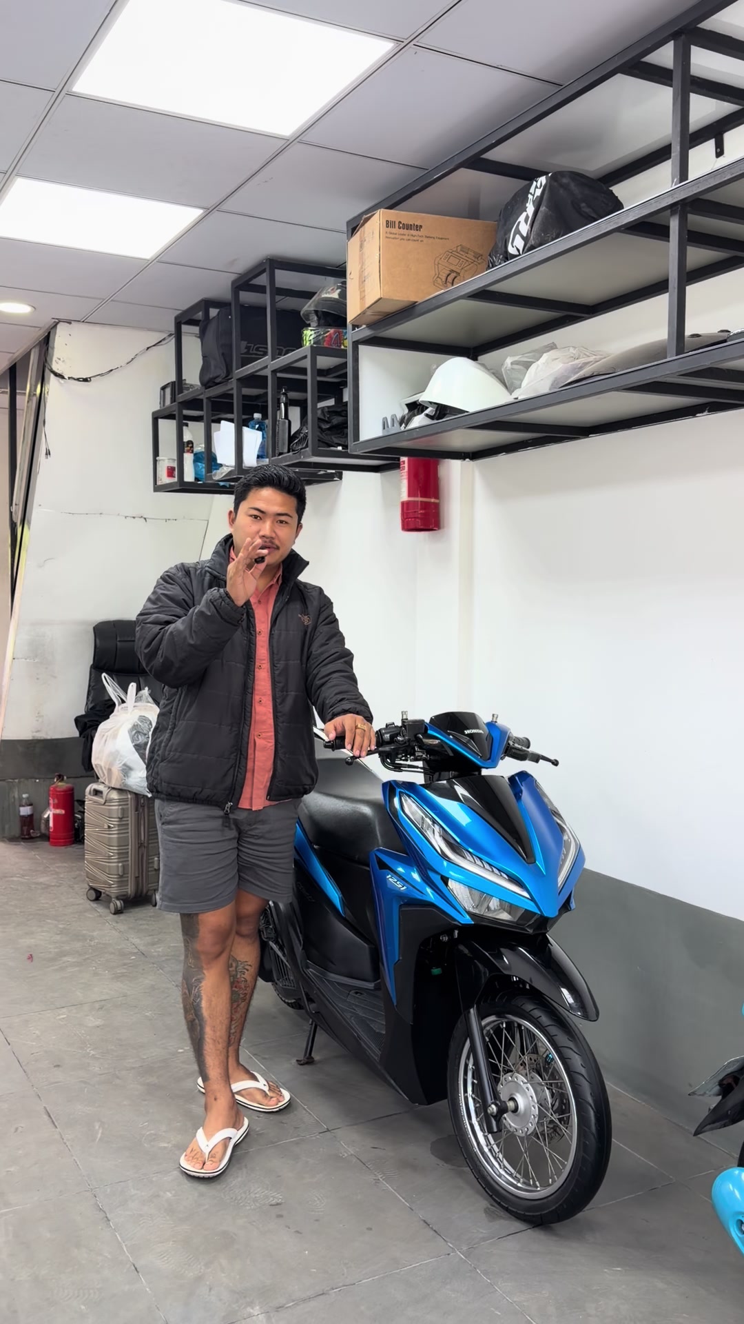 @SIPHYOETGI Motorcycle showroom