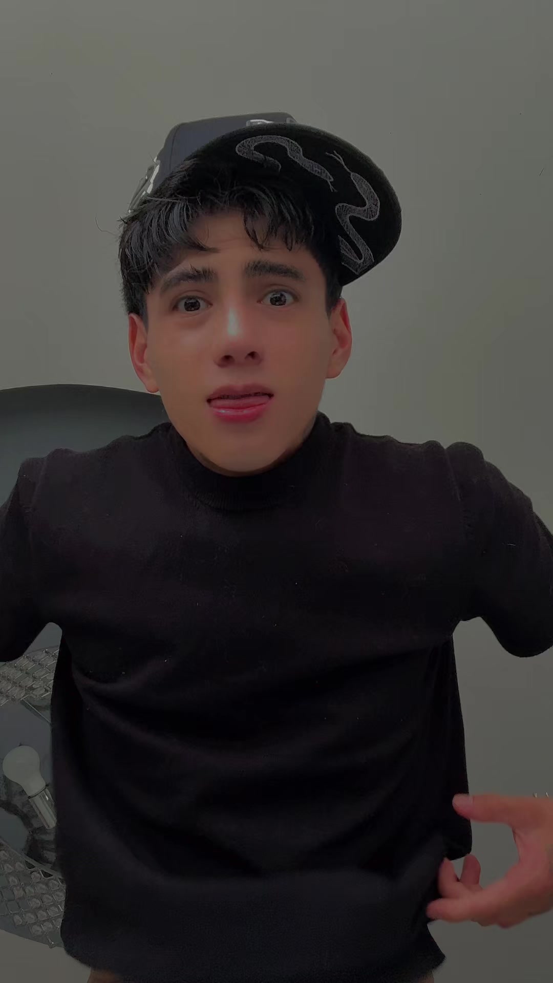 @Luis