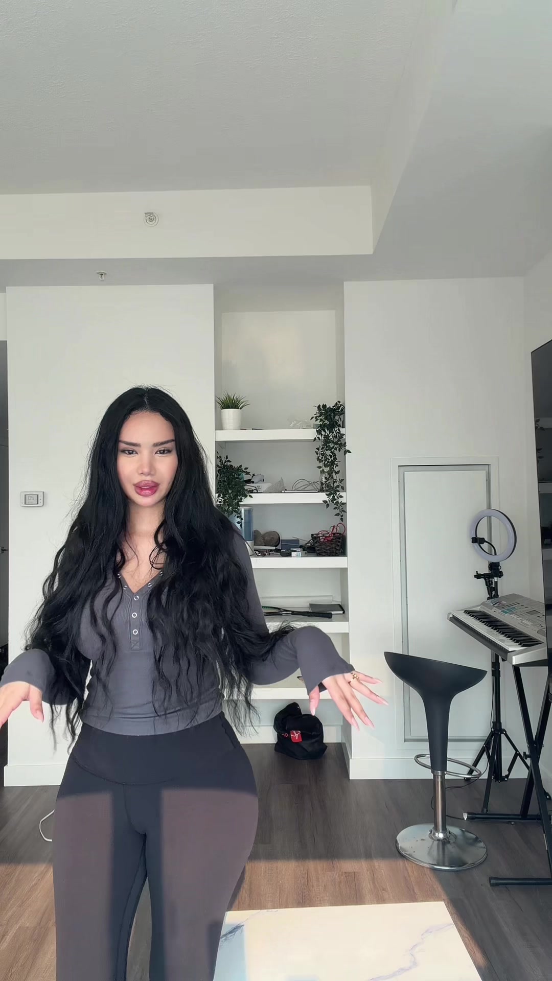 @🖤