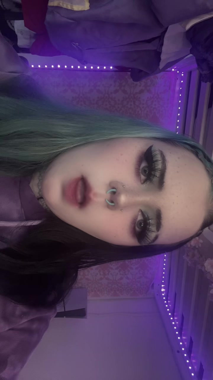 @Julie🖤
