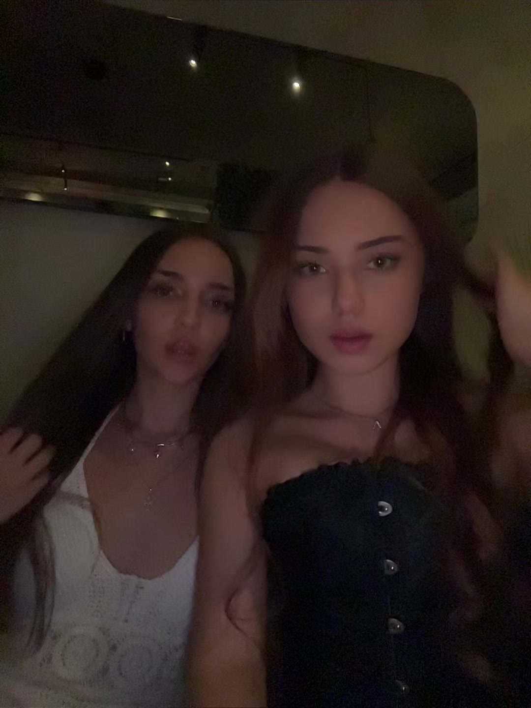 @alyak977