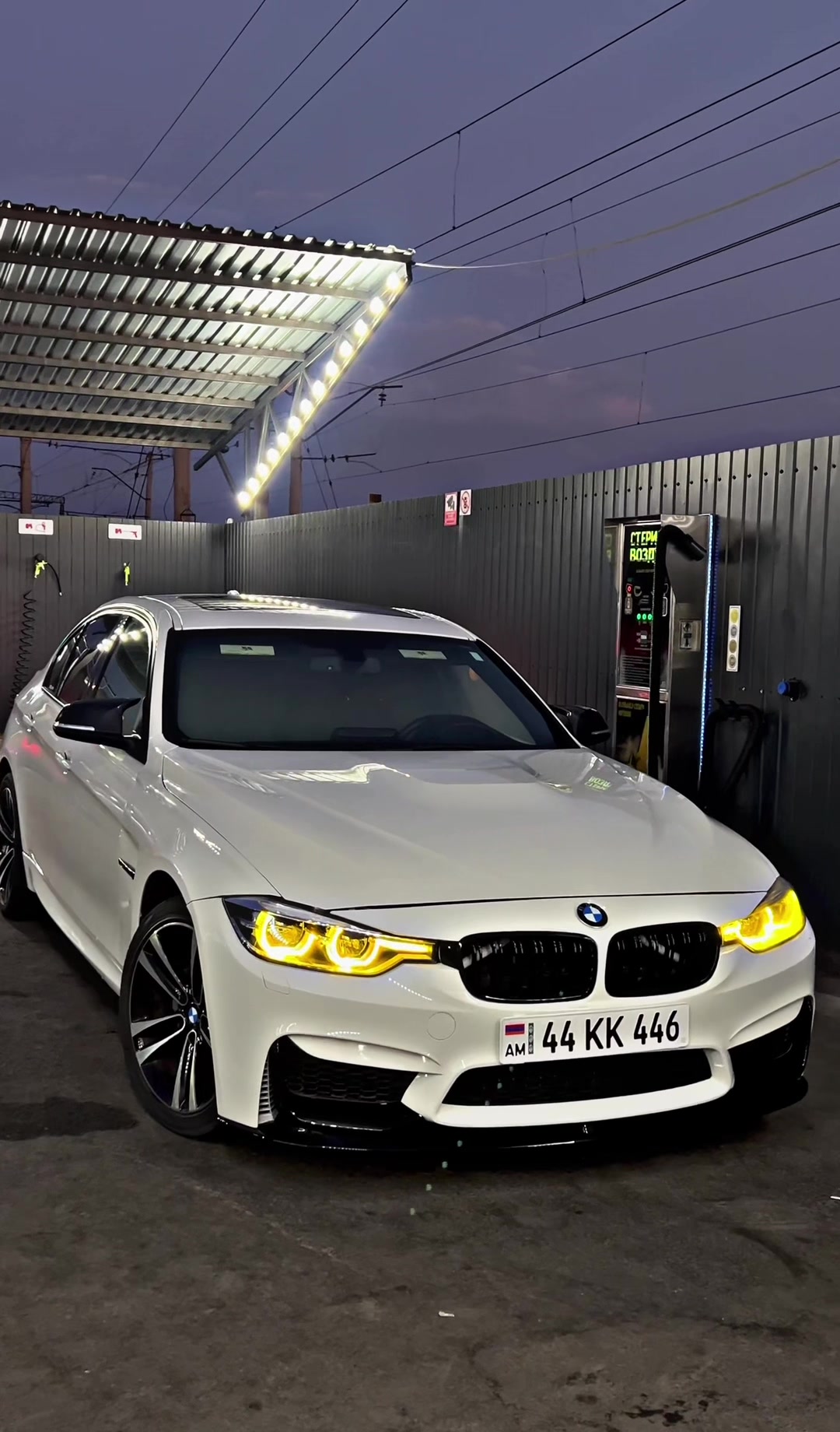 @F30_white