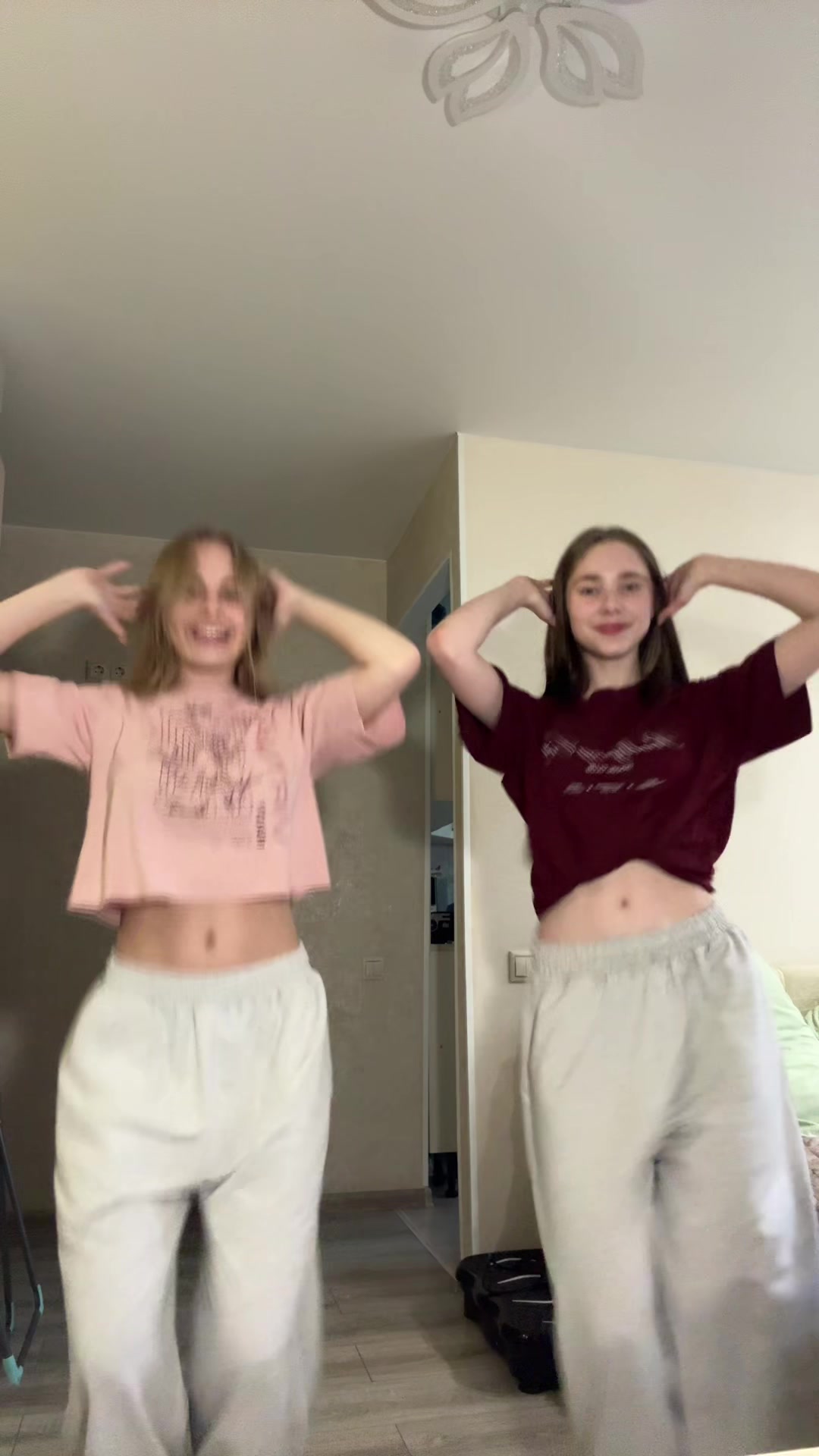 @🫂
