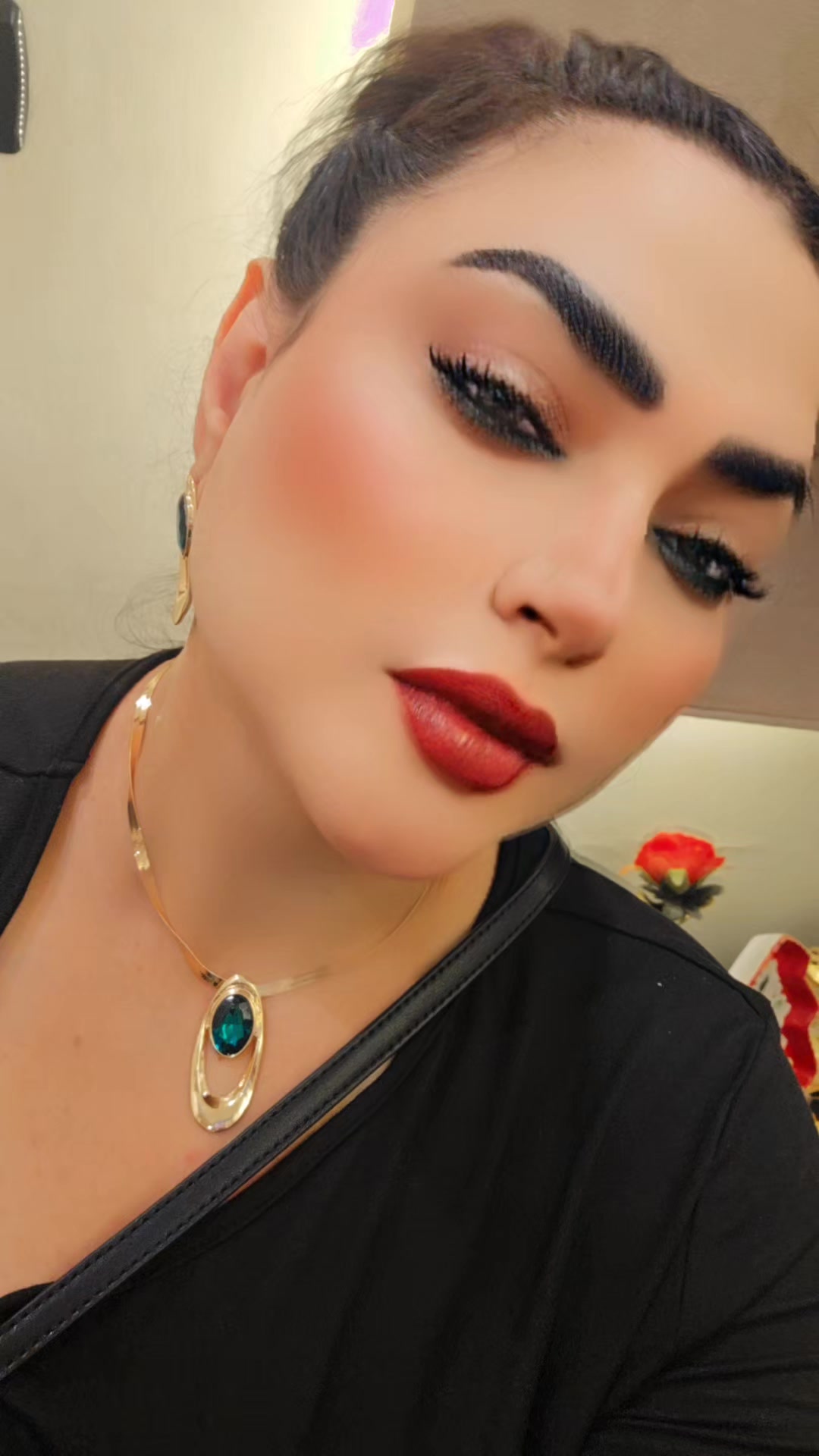 @مونيكا روبرت Monica robert