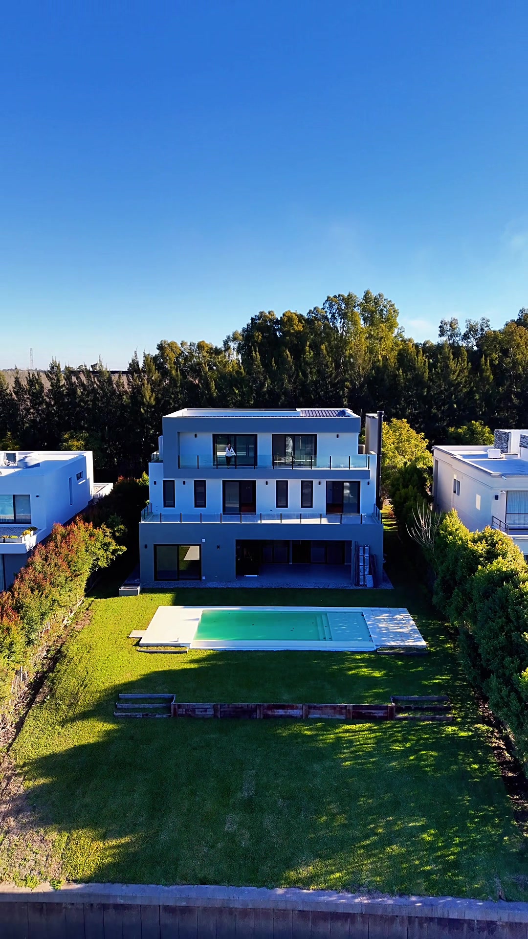 @Rommy • Real Estate