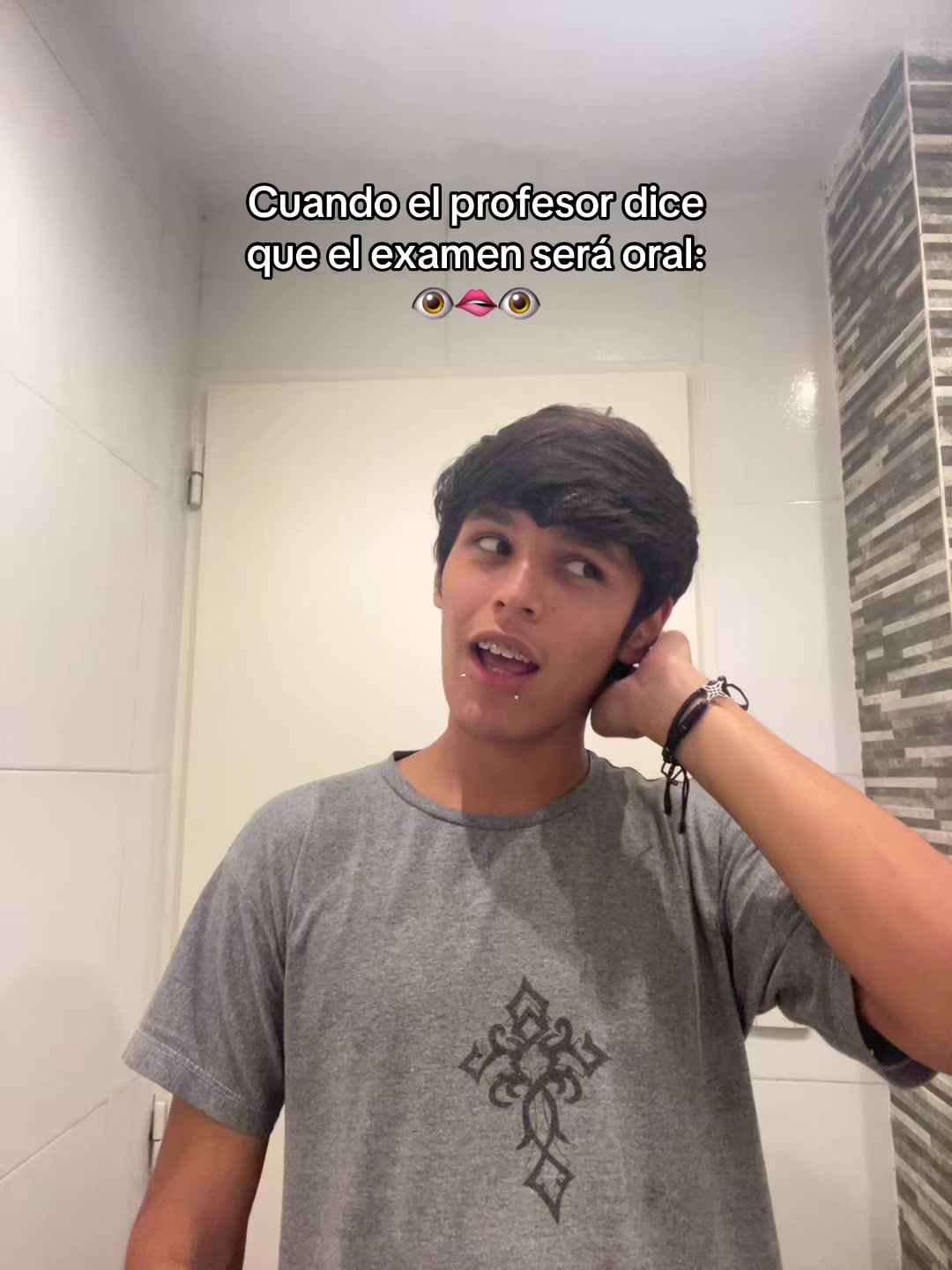 @メ