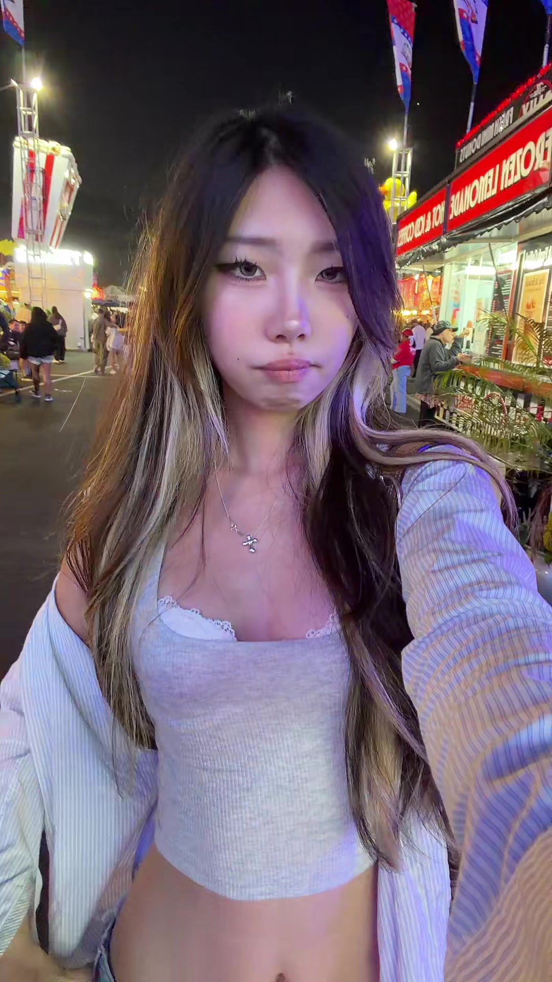 @adri_323_