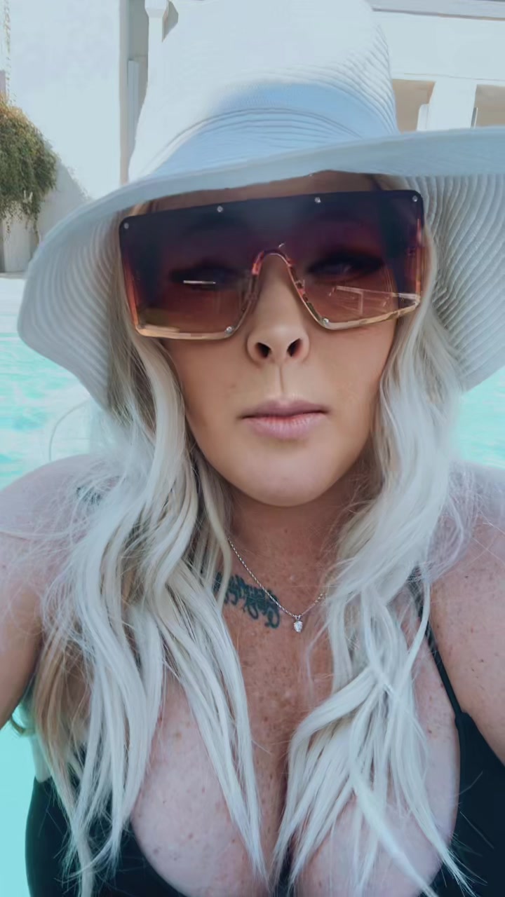 @funloving_blonde