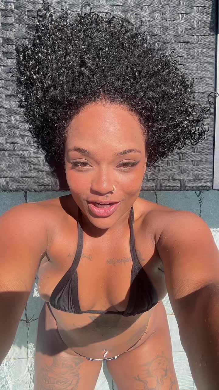 @Vickybrito A preta rara🧜🏾&zwj;♀️