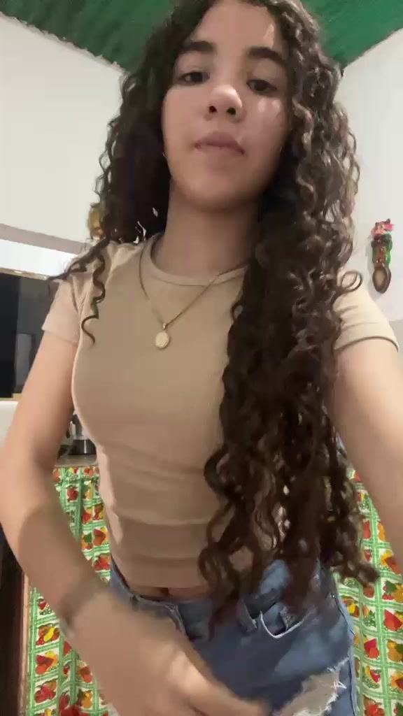 @𝓥𝓪𝓵𝓮𝓻𝔂💛...