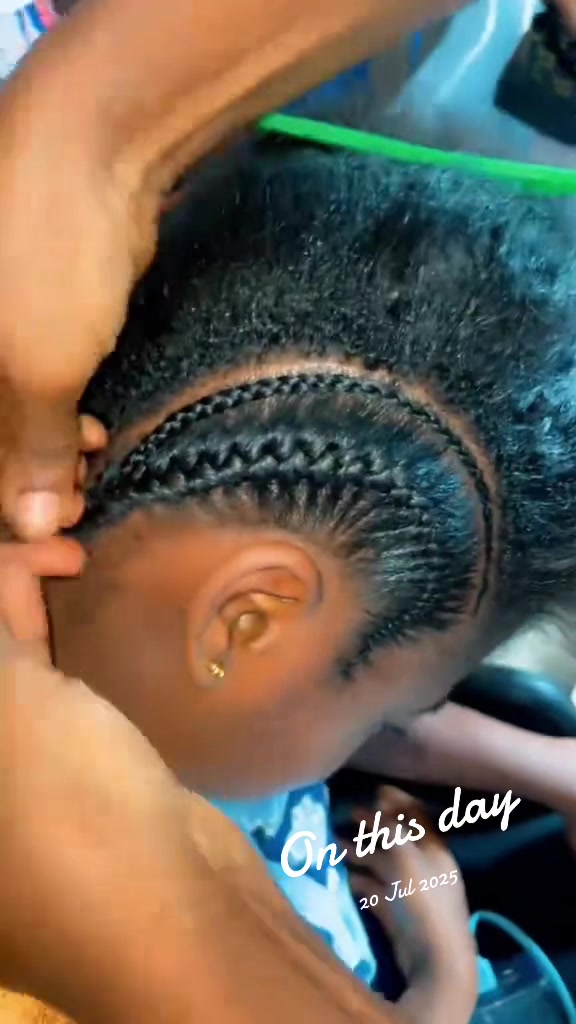 @HAIRSTYLIST IN AGODO EGBE