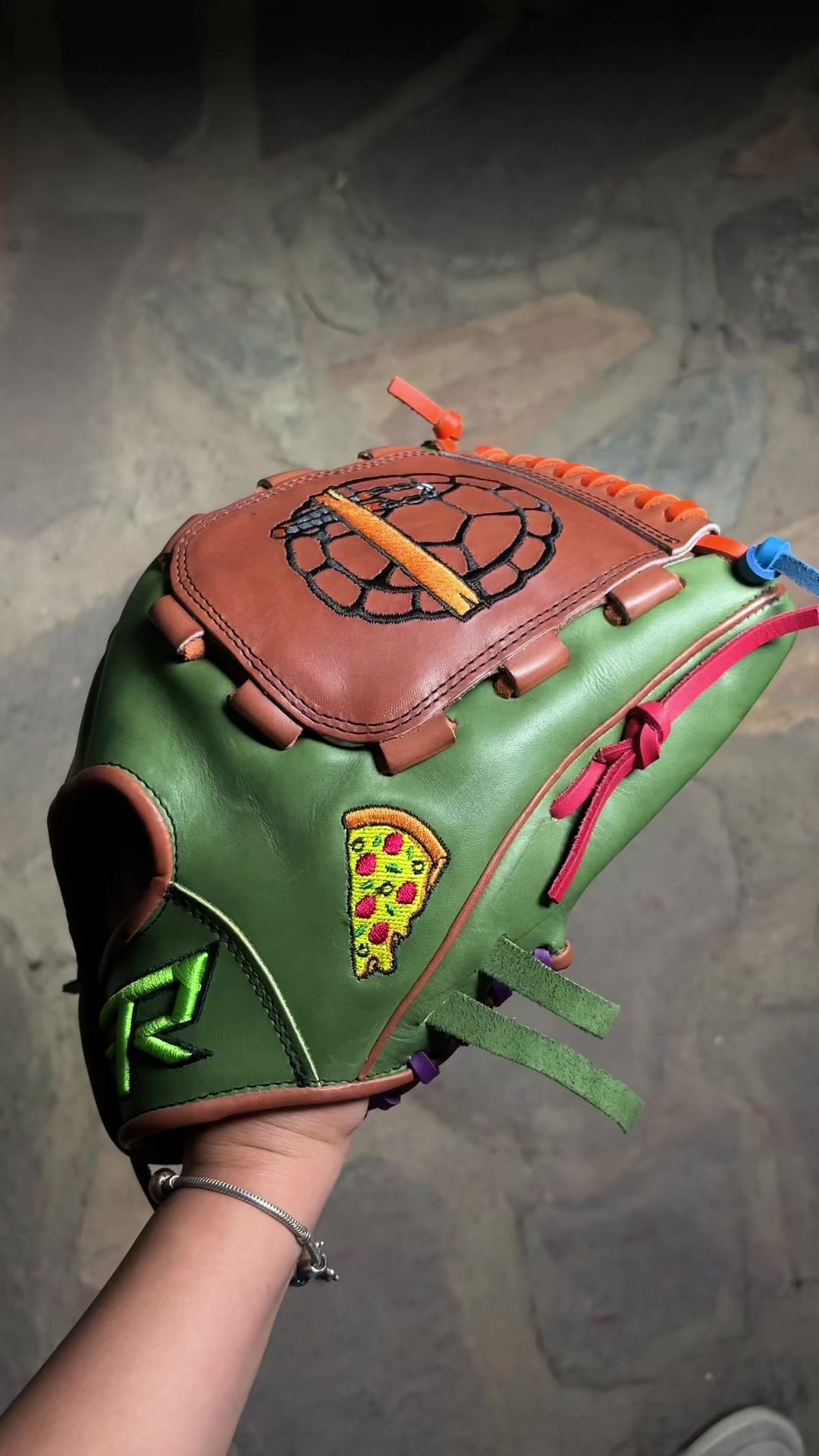 @Tiger Custom Glove