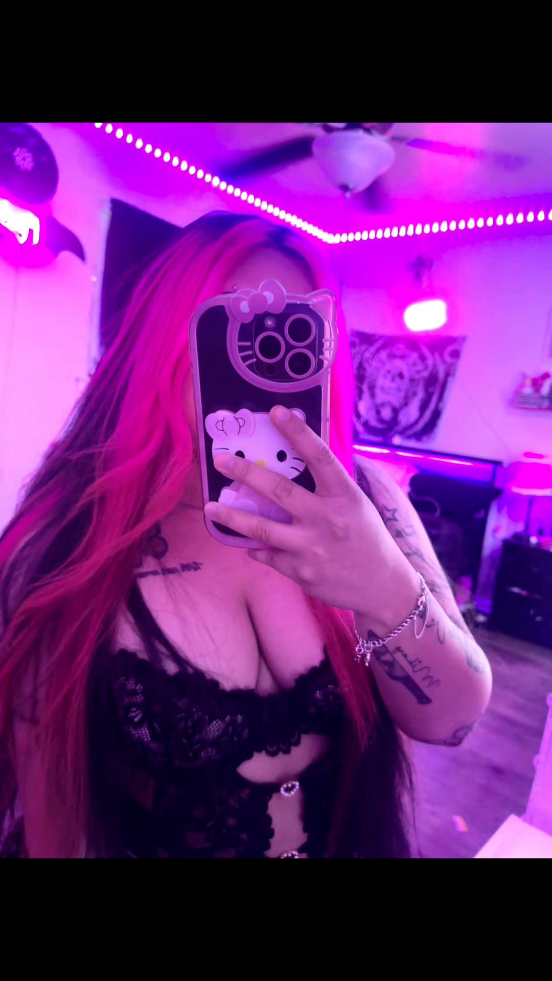 @Mia𖤐