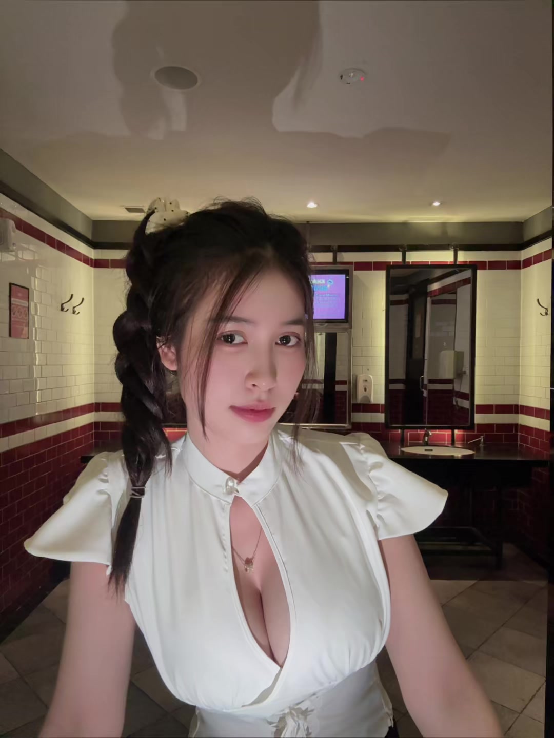 @Hello các vợ