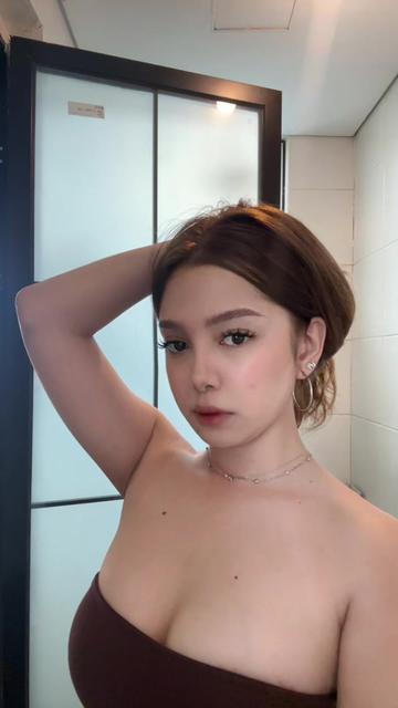 @𝒴 .