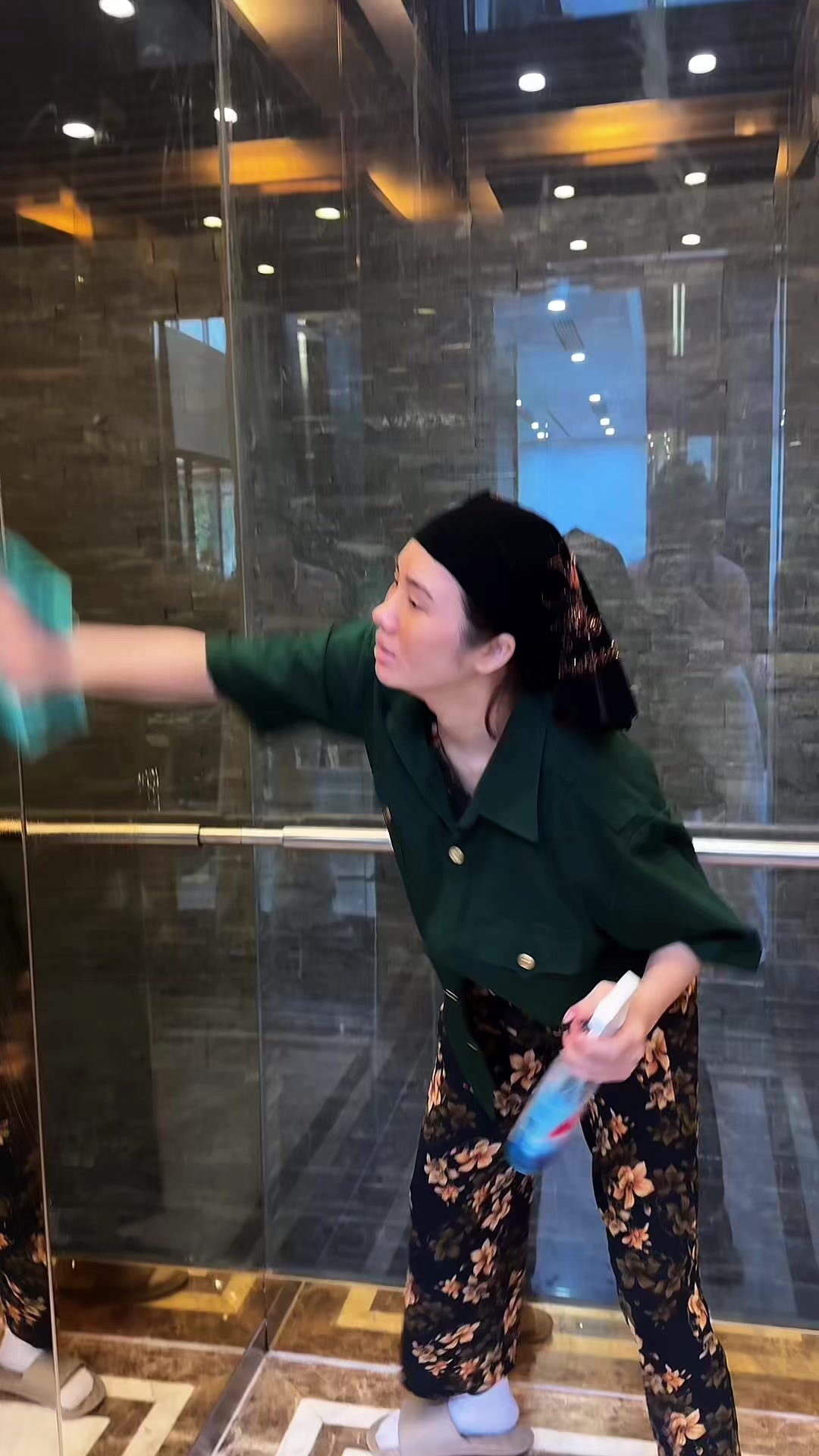@Ho&agrave;ng Phi Huyền